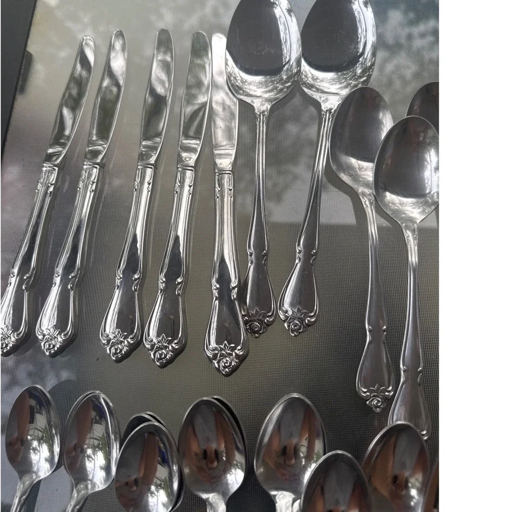 Oneida 1881 Rogers Flatware Set 33pc Baroque Rose Stainless Silverware Floral EX